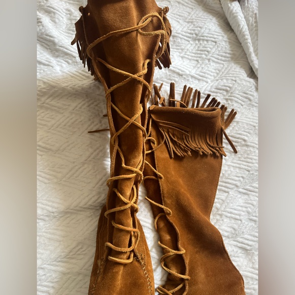 Minnetonka women’s front lace knee high boots - brown - size 6 - suede - Picture 7 of 8